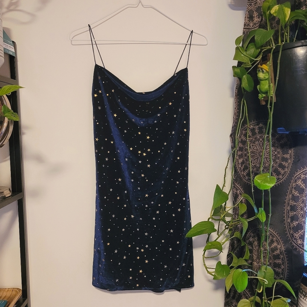 💙 Faux velvet mini dress • Zaful